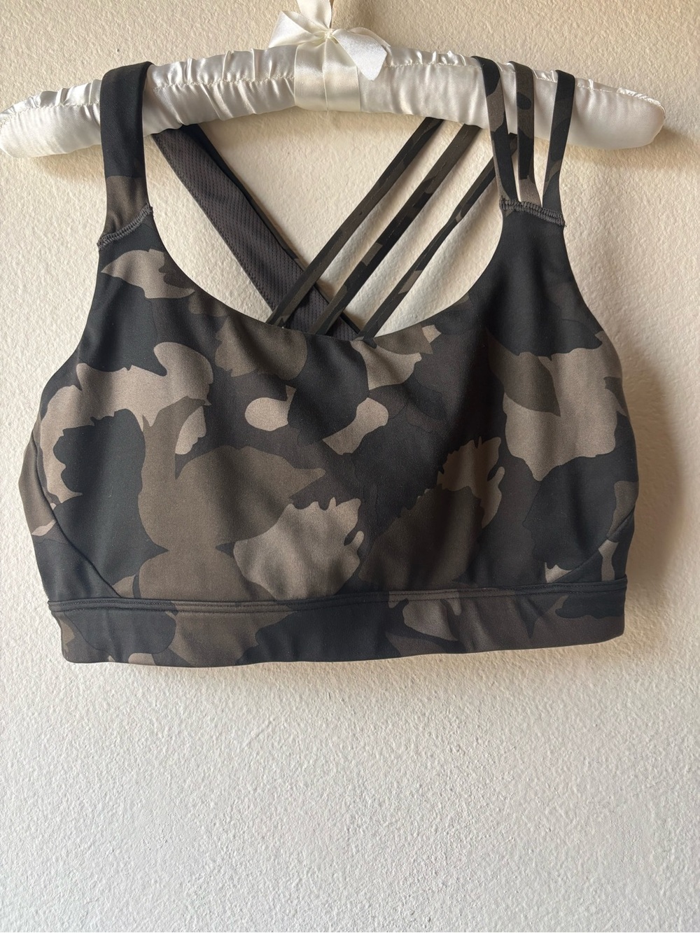 Athleta Train Free Camo Strappy Crossback Sports Bra